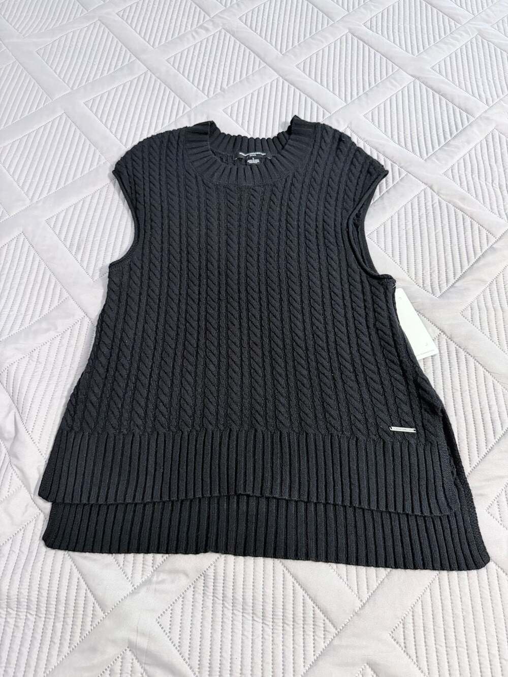 French Connection Black Cable Knit Sleeveless Sweater Vest L preppy


A6